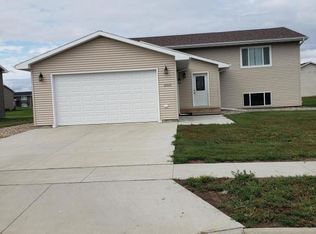2010 Eagle St, Aberdeen, SD 57401