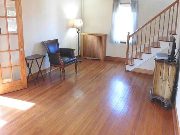 4th image of 215 W Clifton Ave