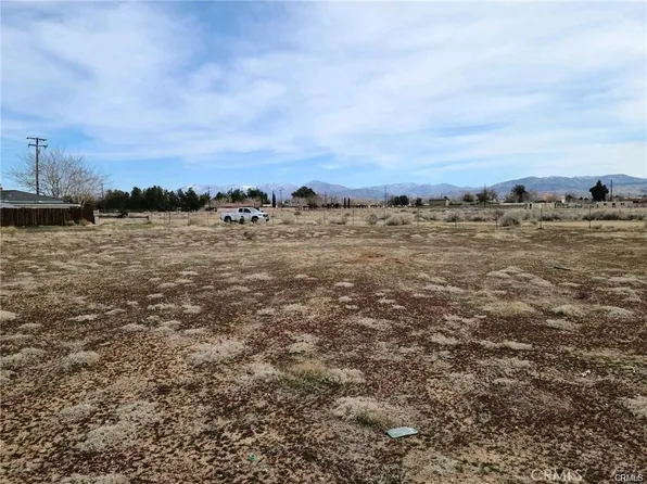 25 E Avenue Q2 #16, Palmdale, CA 93550