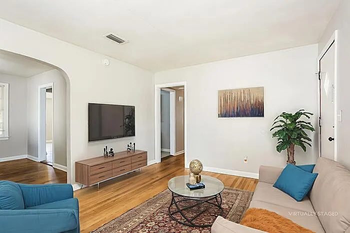 3 bed, 2.0 bath, 1329 sqft, $1,595 — Photo 4