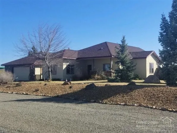 1193 S Adams Dr, Madras, OR 97741