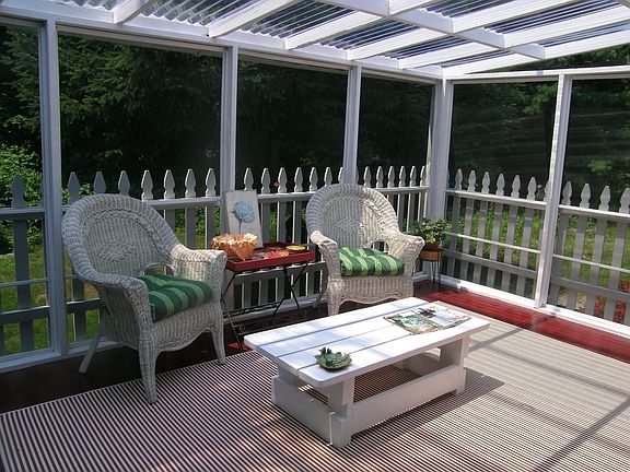 screened porch-charming!