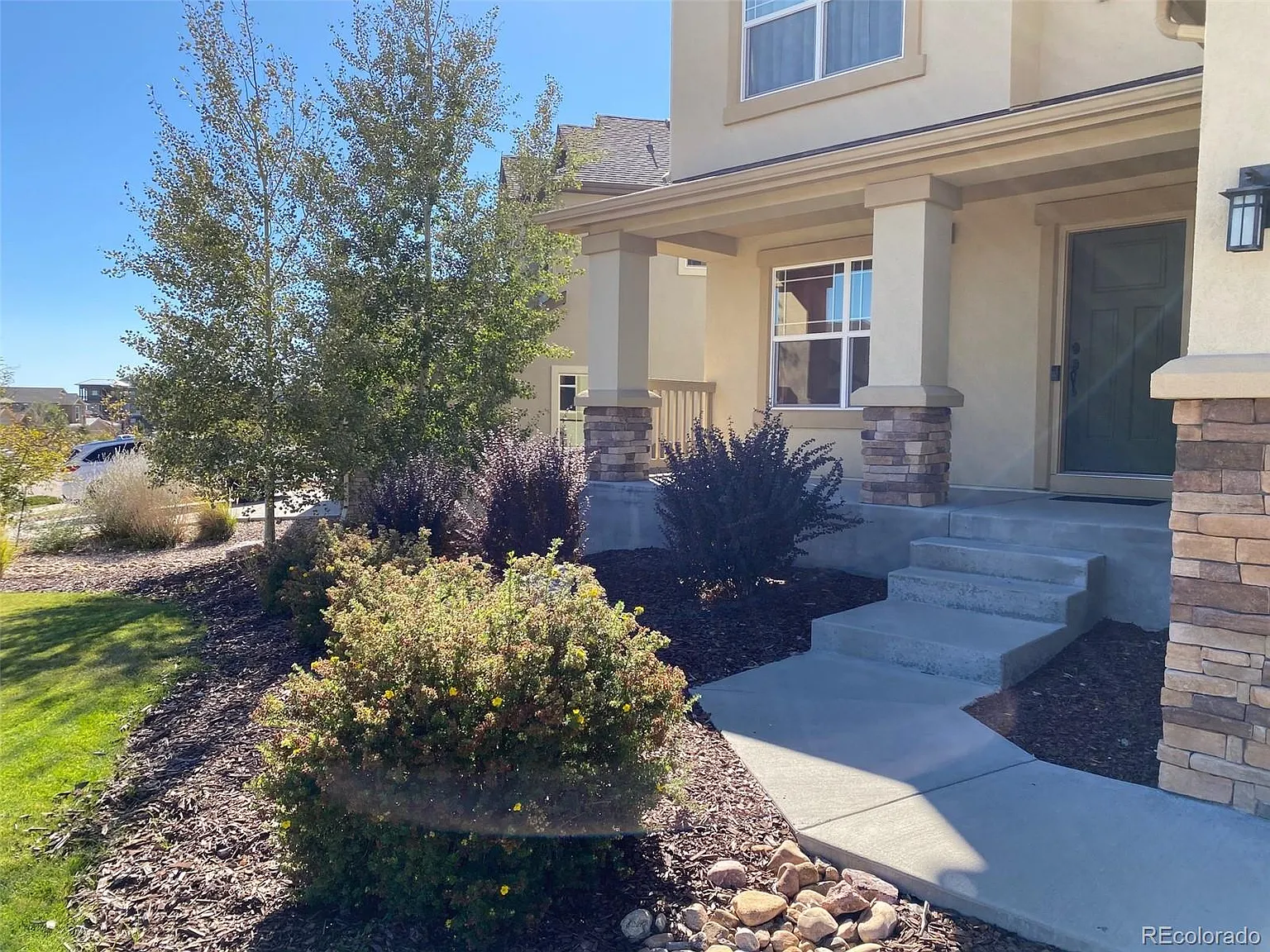 5 bed, 4.5 bath, 3292 sqft, $3,400 — Photo 2