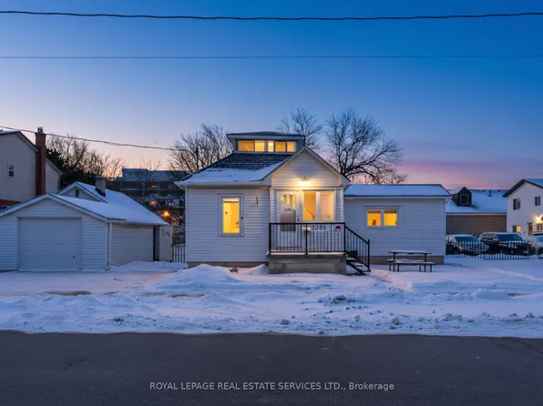 2386 Sovereign St, Oakville, ON L6L 1L8