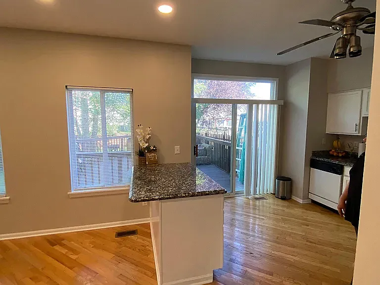 3 bed, 2.5 bath, 1398 sqft, $2,600 — Photo 2