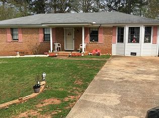 1240 Lakewood Dr, Muscle Shoals, AL 35661
