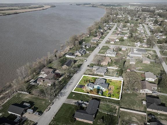 3rd image of 1515 Riverview Dr