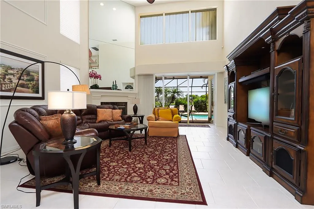 4 bed, 3.5 bath, 3200 sqft, $11,500 — Photo 2