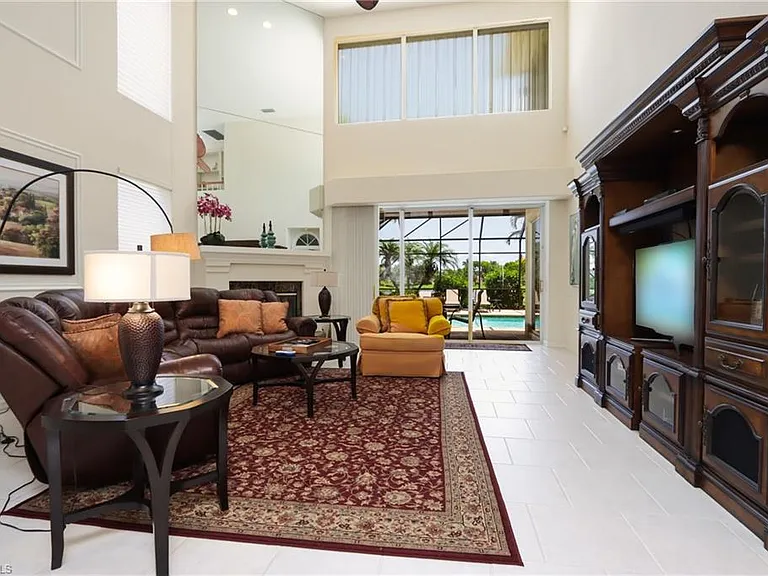 5901 Ashford Ln — Photo 2