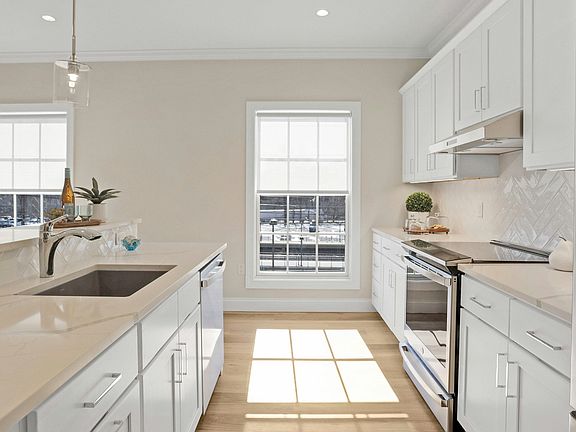 5th image of 440 Heights Rd #205