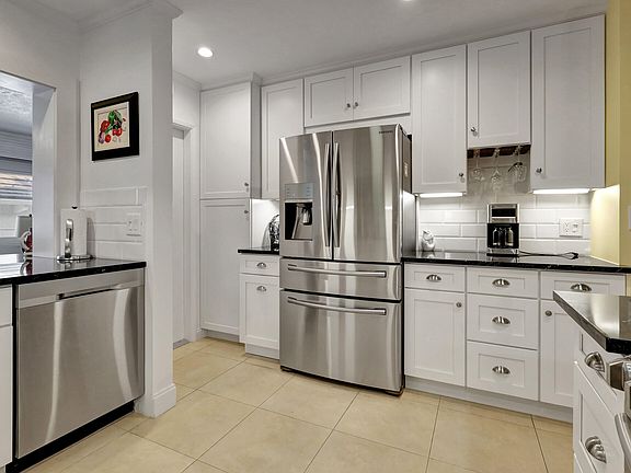 4th image of 201 Venetian Drive #4