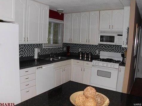 3rd image of 2035 Lindsay Ln