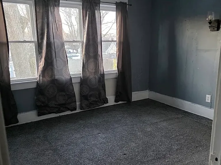 440 N Pine St — Photo 5