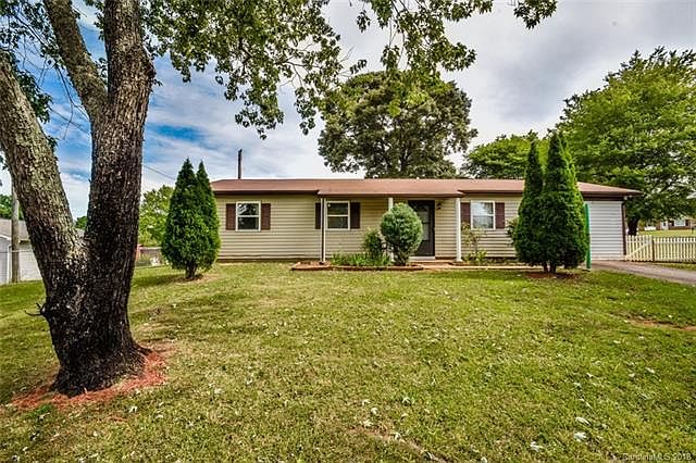 1st image of 450 Picadilly Ln