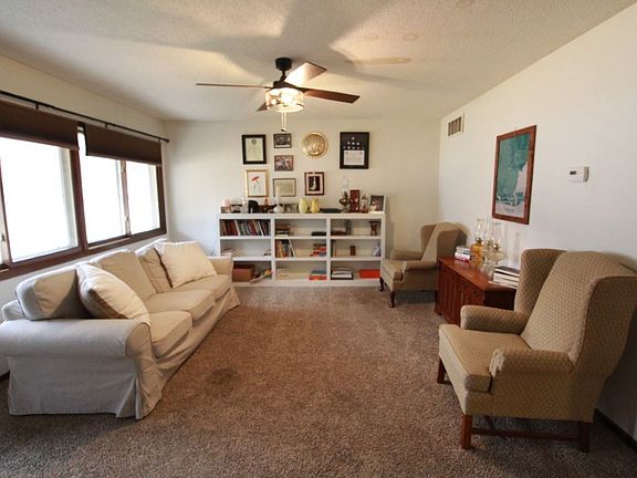 2nd image of 701 Oakhill Dr