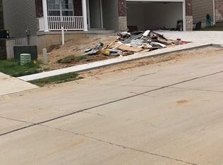 678 Rockshire Dr, Herculaneum, MO 63048