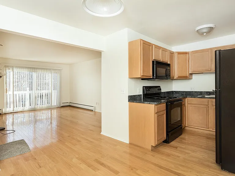 2425 Torquay Ave #204 — Photo 7