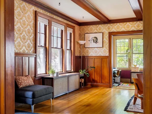 18 Southbourne Rd, Jamaica Plain, MA 02130