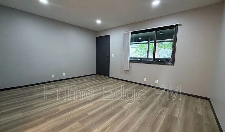 4520 Calvert St #5 — Photo 4