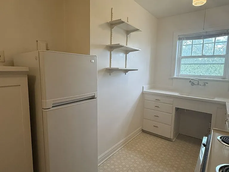 446 W Whitman St — Photo 5