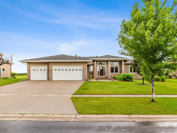 4465 Beach Ln S, Fargo, ND 58104