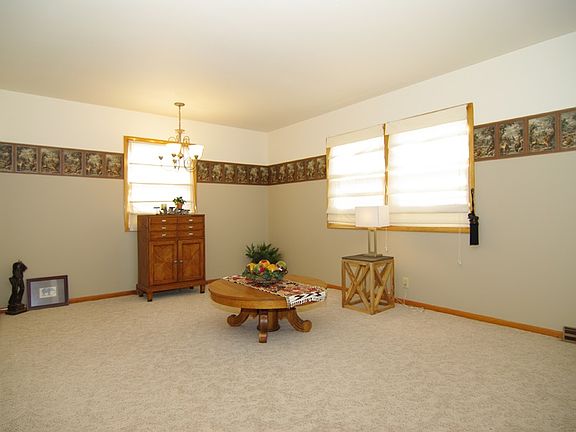 3rd image of 3904 Linden Dr