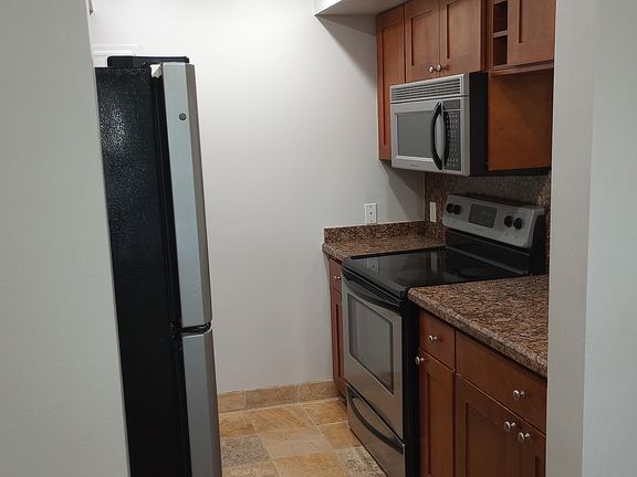 4th image of 613 NE 4th St APT 104