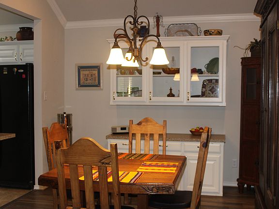 4th image of 906 S Escondido Cir