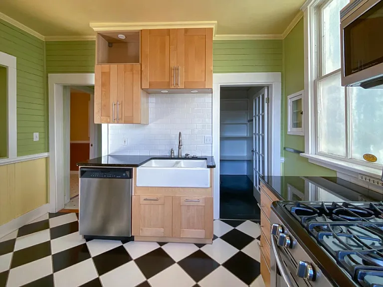 8654 SW 9th Ave — Photo 7