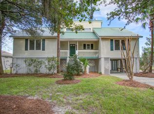 572 E Hobcaw Dr, Mount Pleasant, SC 29464