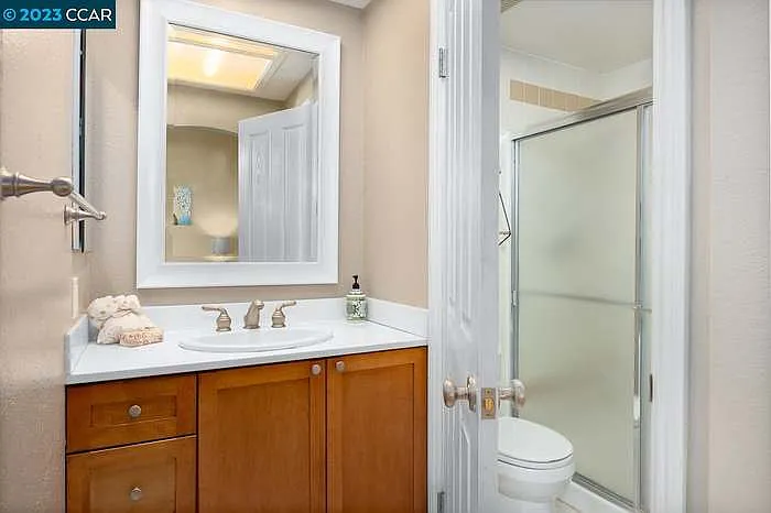 305 Lake Ct #1 — Photo 10