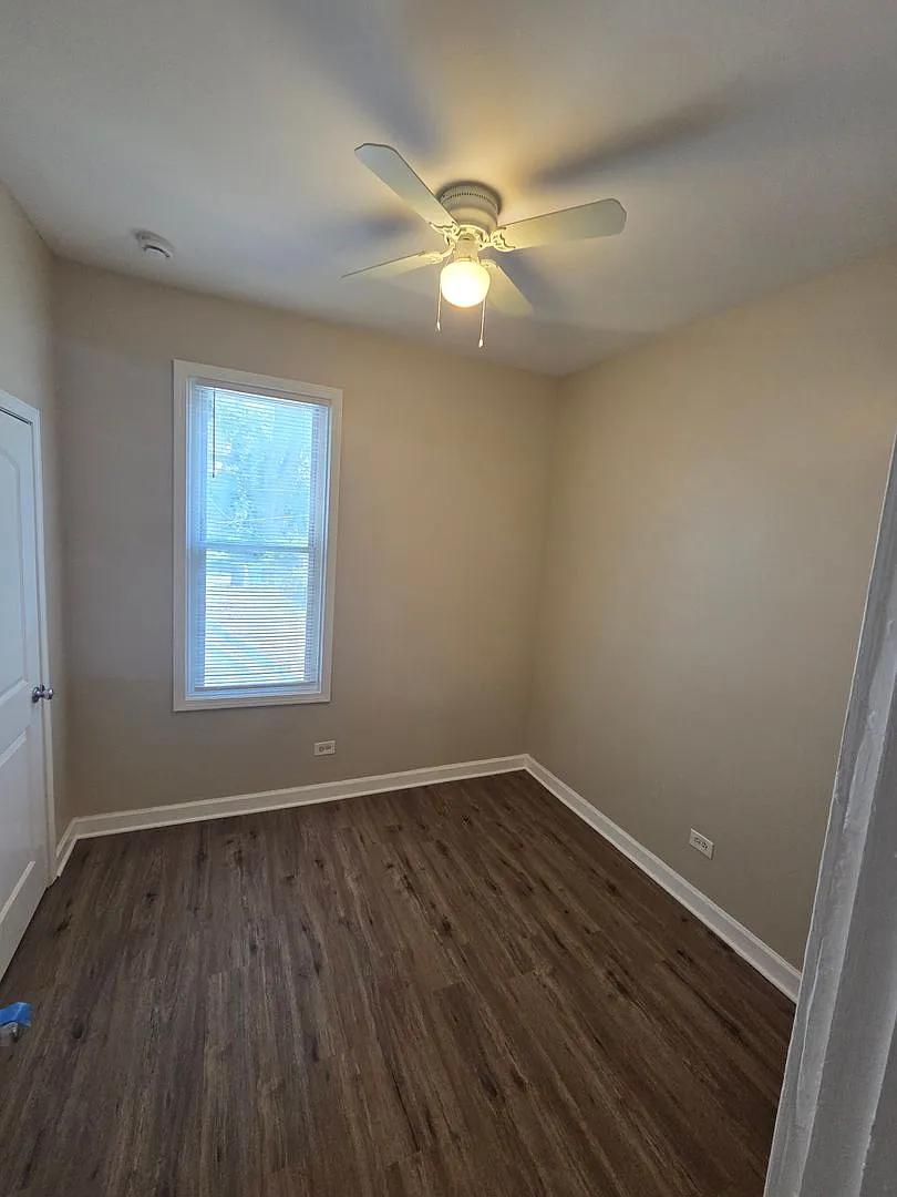 This spacious 2-story frame house 5 bed/1.5 Bath and is waiting for you to call home. — Photo 4