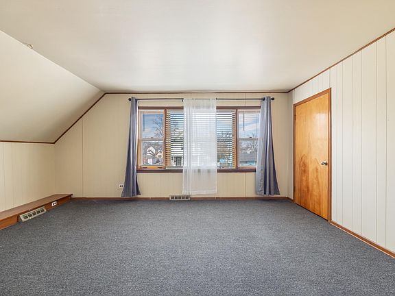 3rd image of 32 W 21st St APT 2