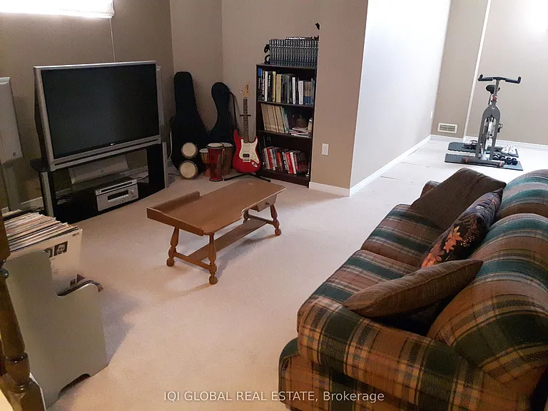 565 Wild Iris Ave — Photo 6