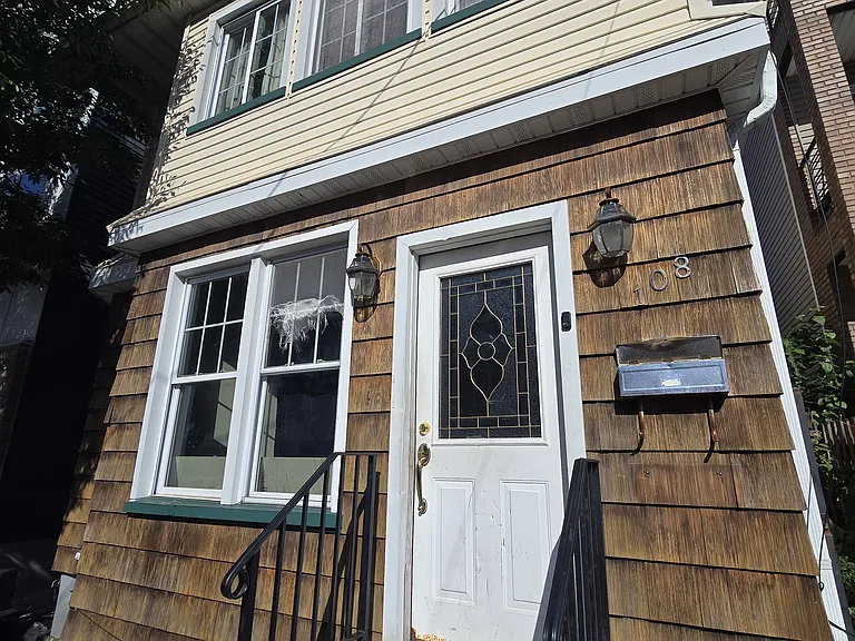 108 S 6th St #G1 — Photo 1