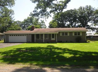 342 Oak Tree Ave, Salem, IL 62881