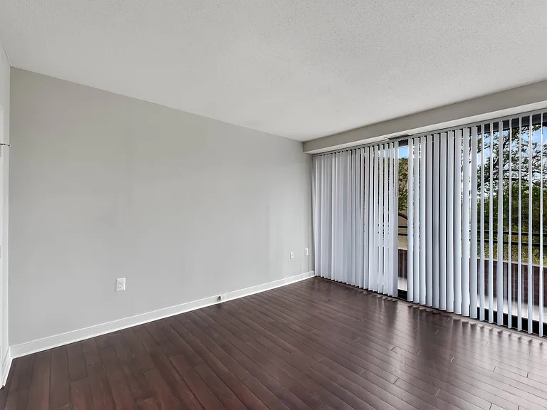 The Saratoga Apartments — Photo 19