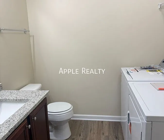 202 Allen St #B — Photo 12
