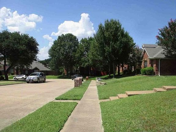 Exterior Neighborhood (street photo)