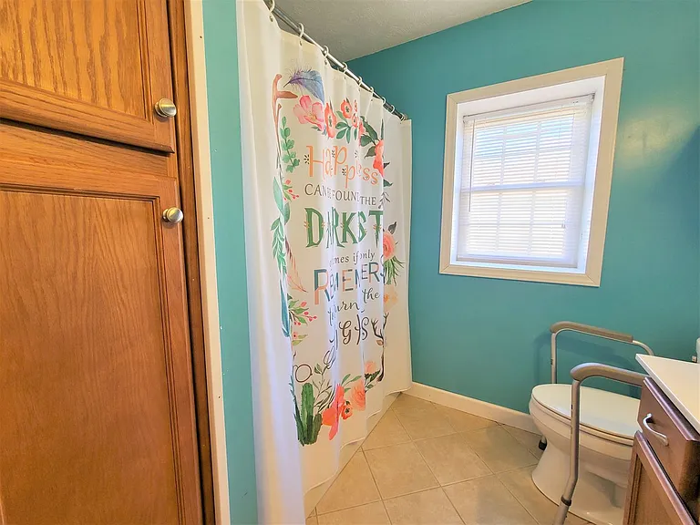 121 Fairfax Rd — Photo 20