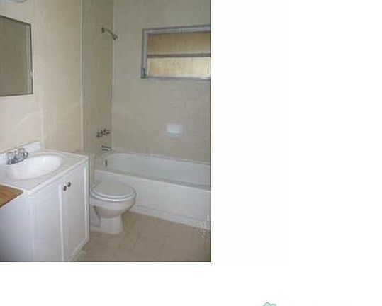 2nd image of 512 SW 72nd Ave