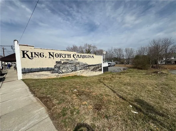 127 E Dalton Rd, King, NC 27021