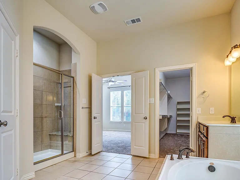 10841 Leesa Dr — Photo 14