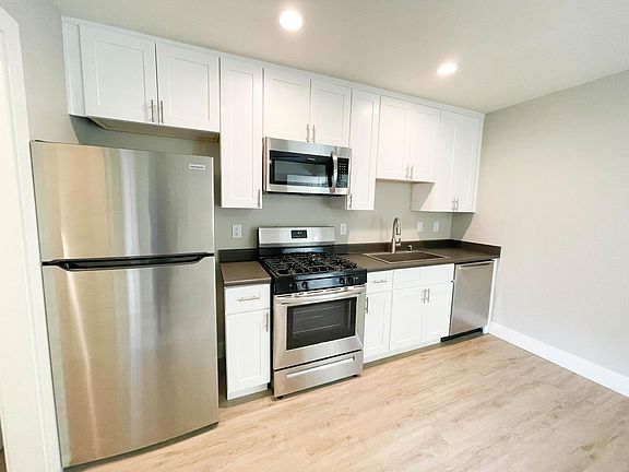 2nd image of 4025 Cherokee Ave APT Q