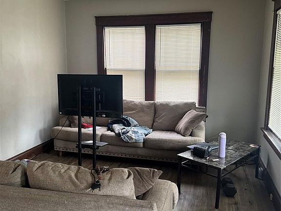 3rd image of 8833 Argyle Ave