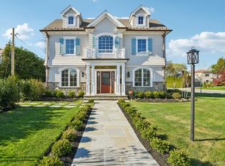 133 New Market Rd, Garden City, NY 11530