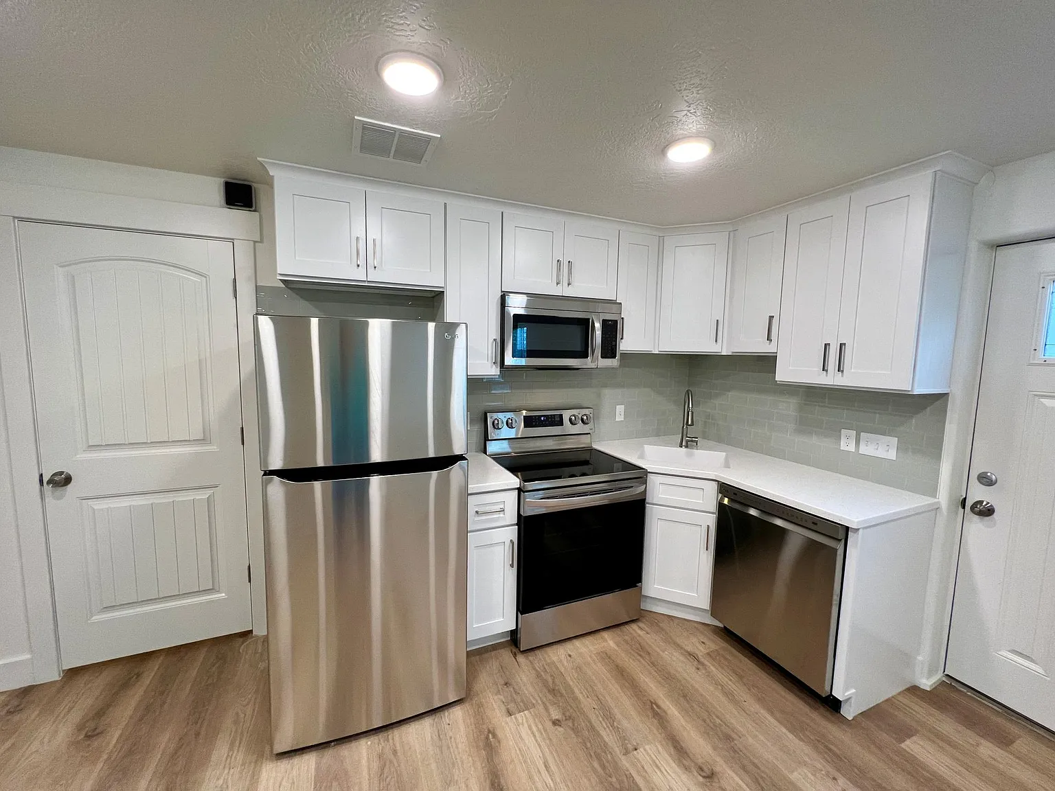 2 bed, 800 sqft, $1,399 — Photo 2