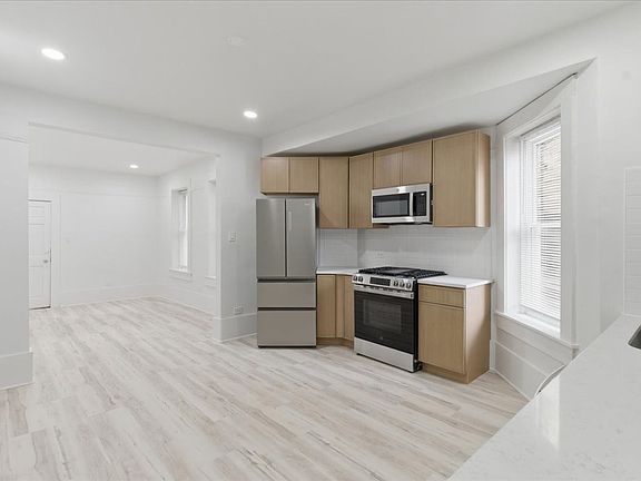 2nd image of 2606 W Haddon Ave #1R