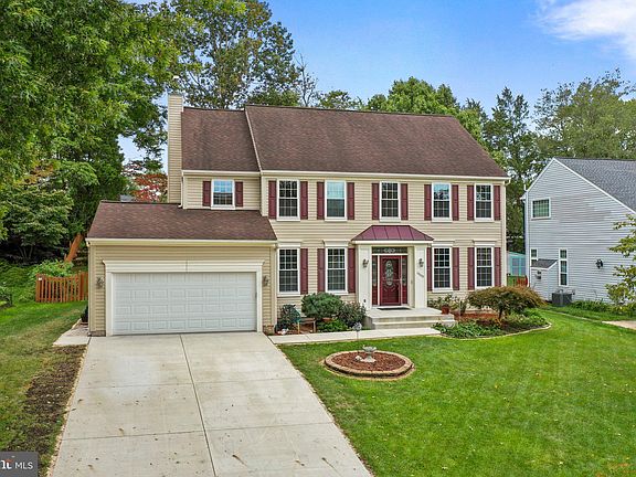 3rd image of 10207 Waterford Dr