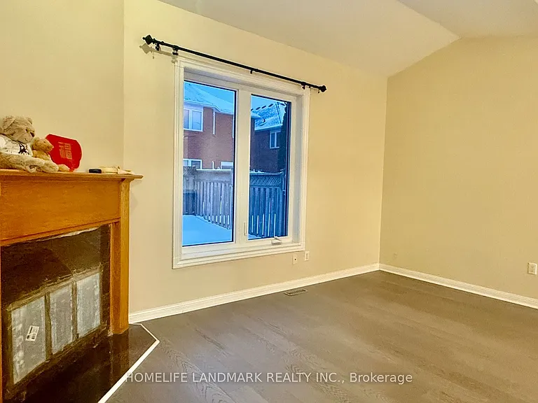 25 Grover Hill Ave — Photo 8